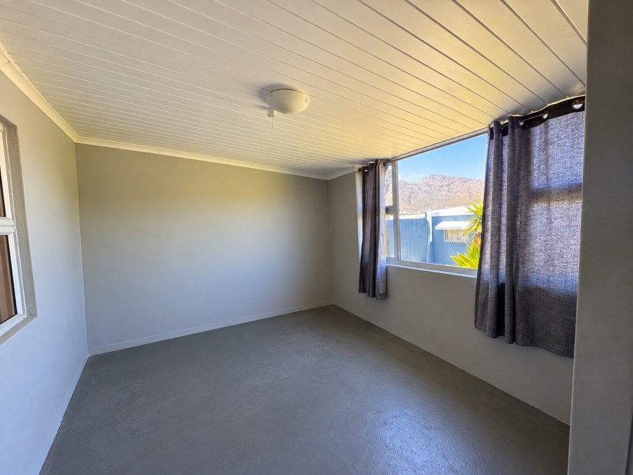 To Let 4 Bedroom Property for Rent in Harbour Island Western Cape